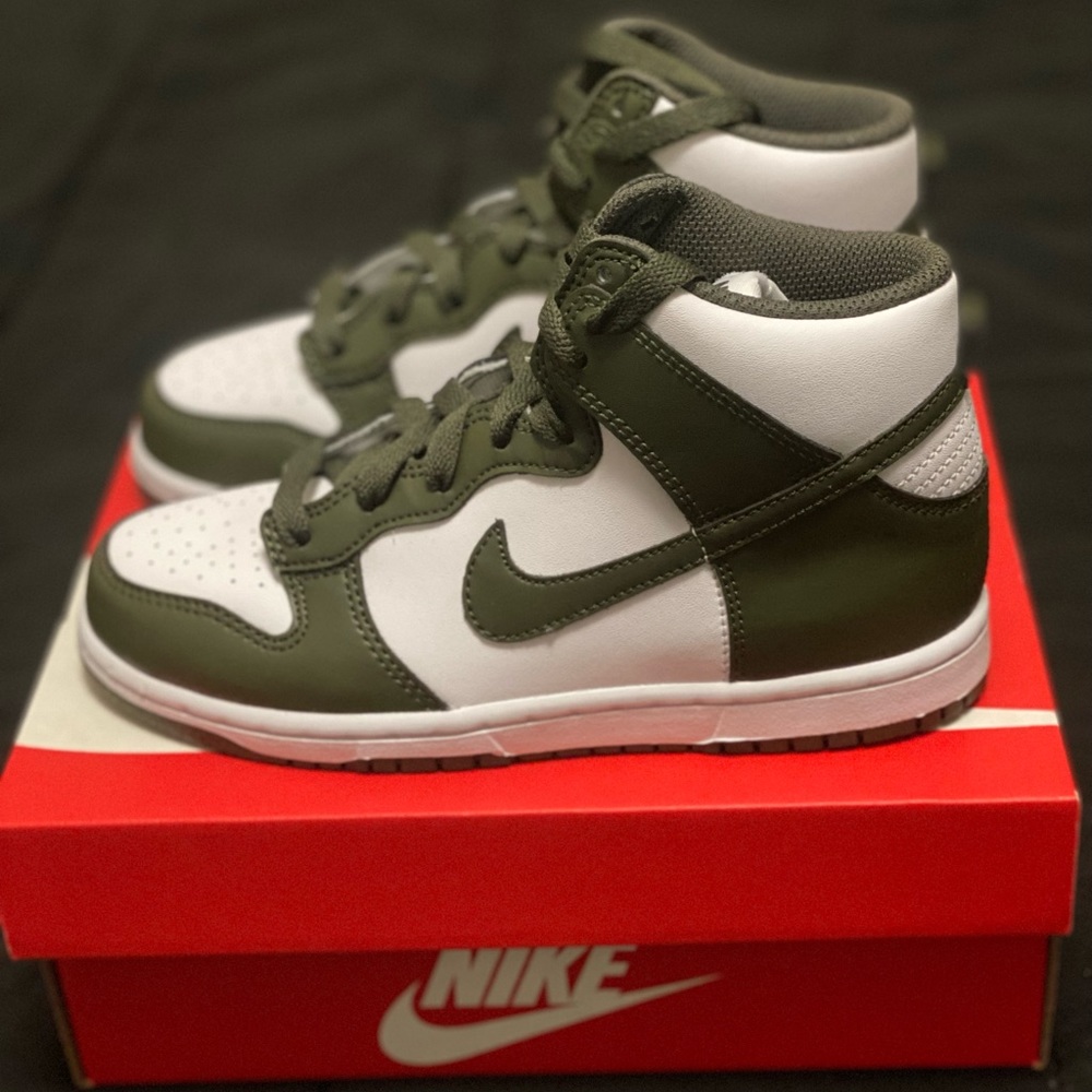 Nike Dunk High (PS) “Cargo Khaki” Size 2.5Y